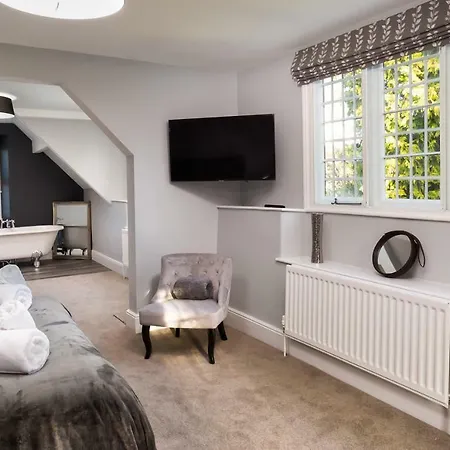 The Firs * Bowness-on-Windermere